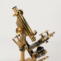 Compound monocular microscope