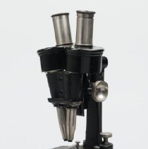 Greenough-style binocular microscope