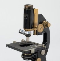 Compound monocular microscope