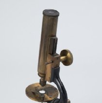 Compound monocular microscope