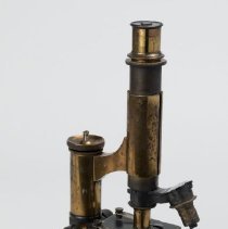 Compound monocular microscope