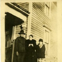 Photograph of Randalll family in front of Woodbury home
