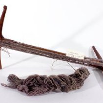 Niddy Noddy with yarn - Side