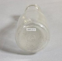 Glass pint creamer bottle - Bottom
