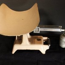 Dr. Wersebe's baby scale - side view 2