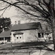 Stone house on NW side of Church Square and Melville St., Elora, ca.1970.