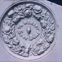 4261 floral wreath & hand