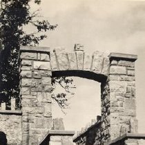 ph 24509 Templin Gardens ca.1940