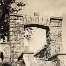 ph 24510 Templin Gardens ca.1940