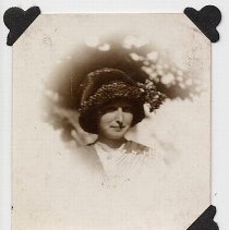 ph 24524 Laura Dow 1915