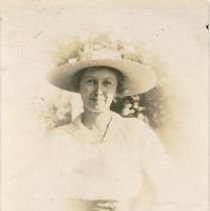 ph 24525 Laura Dow 1916