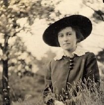 ph 24532 Laura Dow 1916