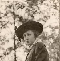 ph 24534 Laura Dow 1915