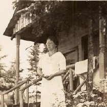 ph 24540 Laura Templin at Huntsville ca.1935