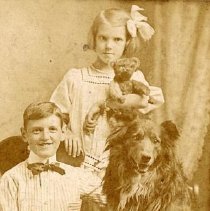 ph 24545 Hugh & Marian Templin & Babs the dog ca.1906