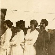 ph 24562 human chain ca.1917