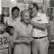 ph 11201 Mal Allen putting gift of necklace on Pat Chataway at 1982 general