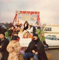 ph 11204 Children in costume on Santa Claus Parade float, 1980