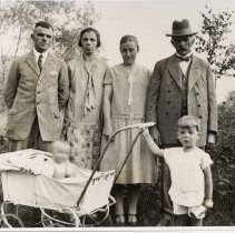 ph 23059: Geiger family portrait, 1929.