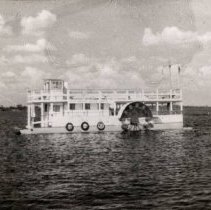 ph 9697 Lake Belwood boat ca.1950