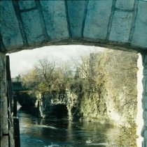 ph 18240_10 Looking through archway to river below, July 1986.