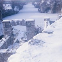 ph 18240_20 View over gardens to archway and river, Feb. 1989.