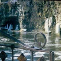 ph 18240_6 Icicles dripping down to Grand River, seen over top of gate, Mar