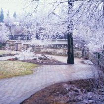 ph 18242_1 Ice storm, 11 Apr. 1992.