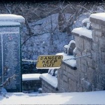 ph 18245_20 Entranceway to stone steps, 13 Jan. 1998.