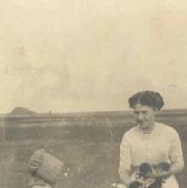 ph 21148 Sadie & kittens & Willie's little girl"