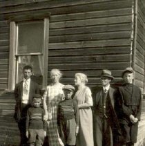 ph 21158 Louisa, Walter & boys with Maggie