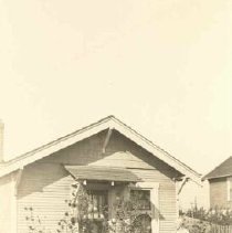 ph 21161 Maggie at cottage