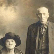 ph 21178 man & woman