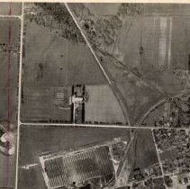 ph 18534: Fergus 1940 northwest. Beatty plant at bottom