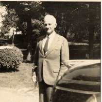 ph 20495 W.B. Howes.