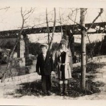 ph 20500 John and Isabel Howes.