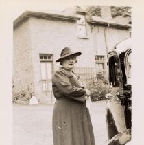 ph 20506 Evelyn Howes, laundry wing in background, 1942.