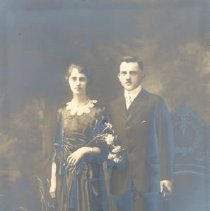 ph 19017 Mr. & Mrs. Earl Martin