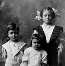 Smith children of Clifford, ca.1940.