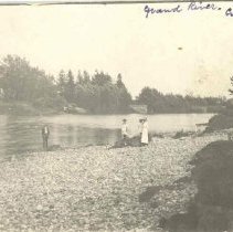 Group beside Grand River showing members of Cragg family, of