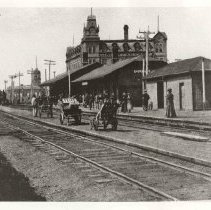 Grand Trunk Railway Station / Priory, Guelph, 1906.