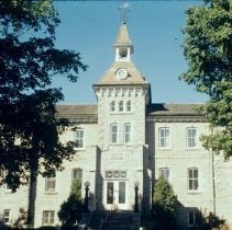 13752 museum facade 1973