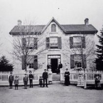 9108 Sleeman family & 1st house ca.1880