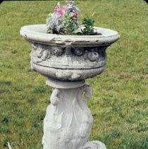 9129 garden urn 1972