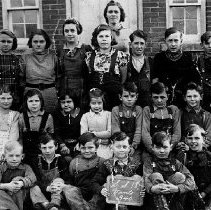 Class picture, School Section No. 18 Minto Twp., 1940