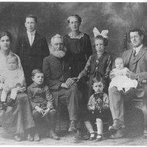 ph 15485 Group photo of Harris family.