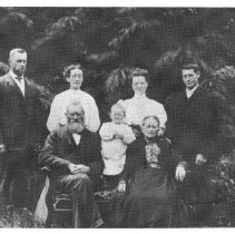 ph 15492 Group photo of Harris family.