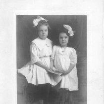 Two young girls, Tait family ?, Fergus, 1911