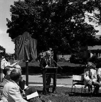 Palmerston Mayor George Wright speaking at town plaque unveiling, 21 July 1975