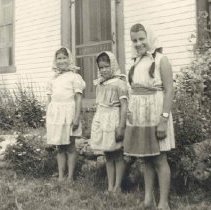 ph 16034: Three unidentified girls [Grange?]